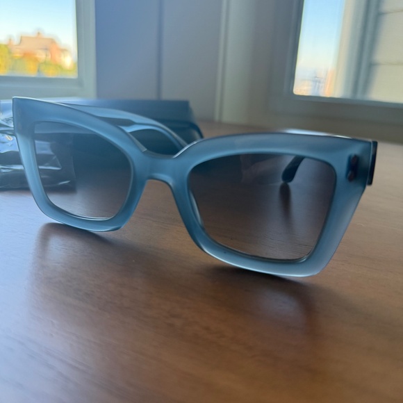 Isabel Marant Oversized Cat-Eye Sunglasses - Picture 3 of 4